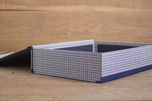 Fixed hinged lid Box Bast